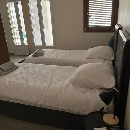 Eden Cap : A Delightful 11 Adults Just One Km Away From Monte Carlo Station بوزولي